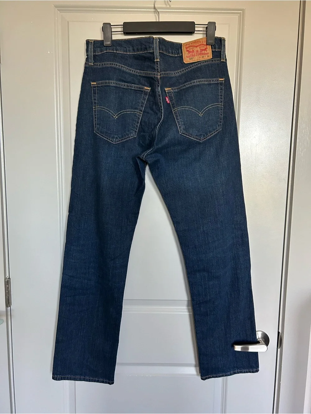 Levis straight leg